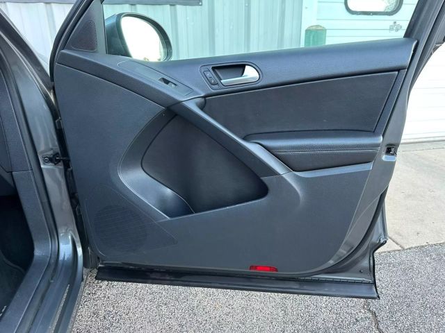 2014 Volkswagen Tiguan - Image 22