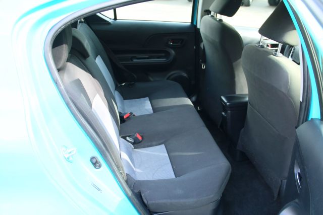 2018 Toyota Prius C - Image 40