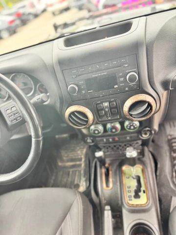 2015 Jeep Wrangler Unlimited Rubicon Sport Utility 4d - Image 11