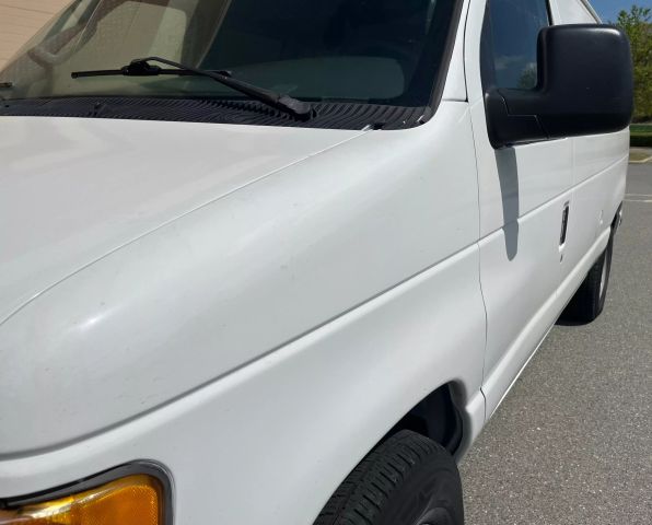2005 Ford E150 Super Duty Cargo - Image 20