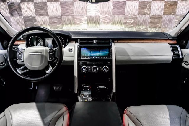 2017 Land Rover Discovery Hse Luxury Sport Utility 4d - Image 16