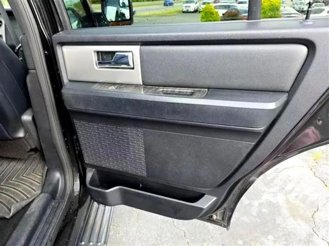 2017 Ford Expedition - Image 16