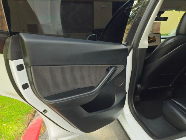 2022 Tesla Model Y - Image 31