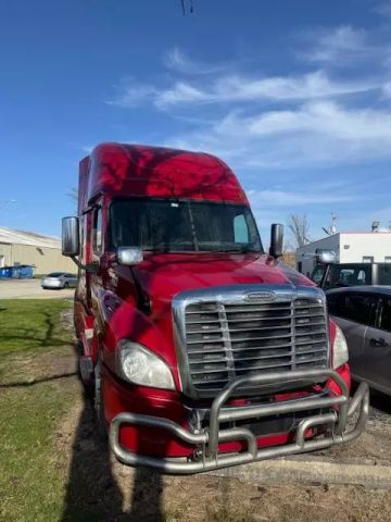 2017 Freightliner Cascadia - Image 11