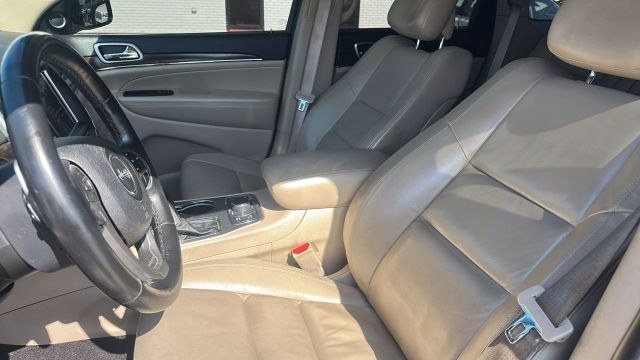 2018 Jeep Grand Cherokee - Image 29