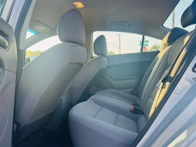 2018 Kia Forte - Image 14