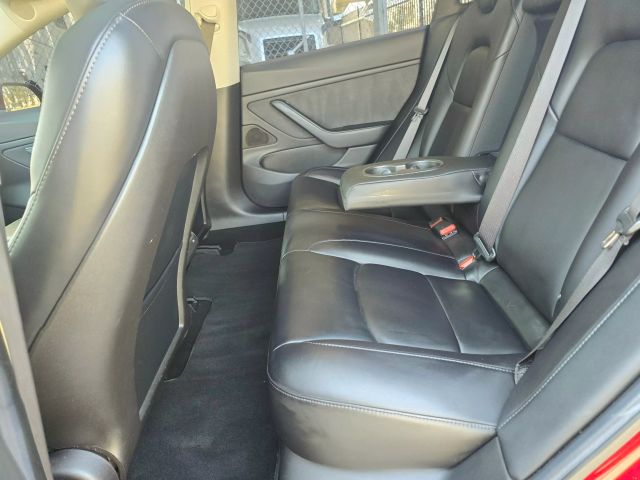 2018 Tesla Model 3 - Image 33