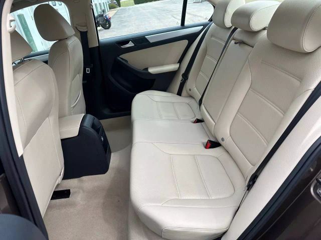 2014 Volkswagen Jetta - Image 17