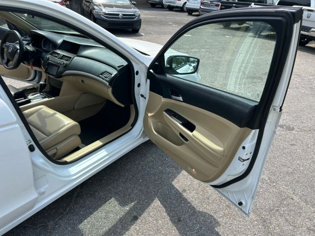 2012 Honda Accord - Image 18