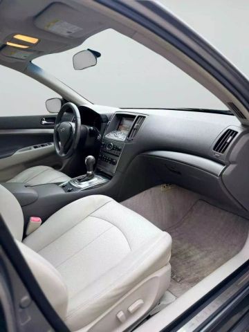 2011 Infiniti G - Image 20