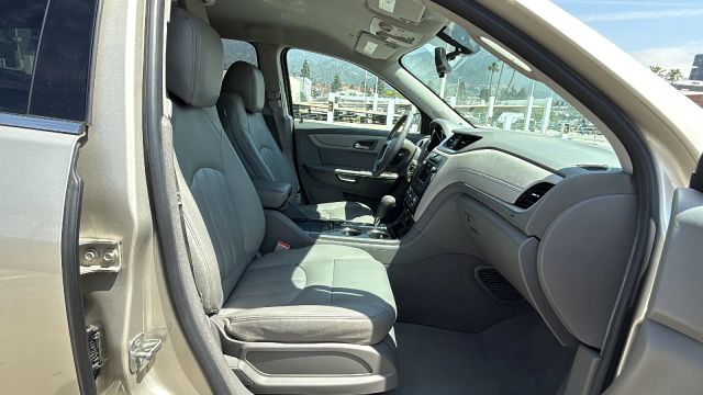 2017 Chevrolet Traverse - Image 20