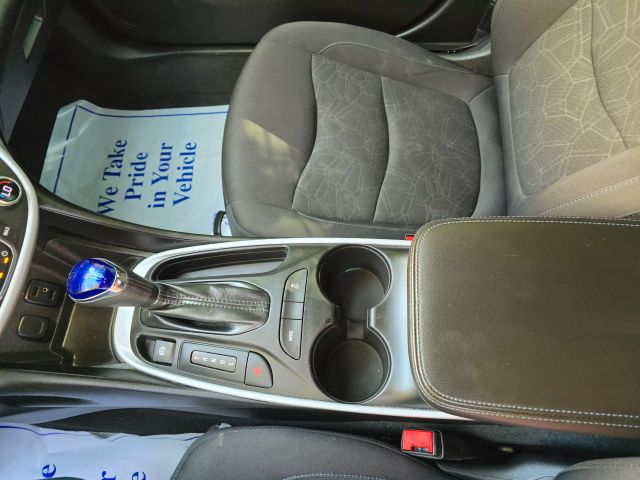 2017 Chevrolet Volt - Image 24