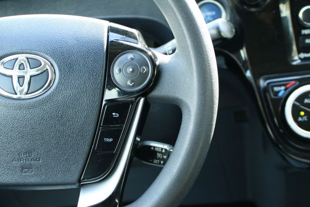 2018 Toyota Prius C - Image 48