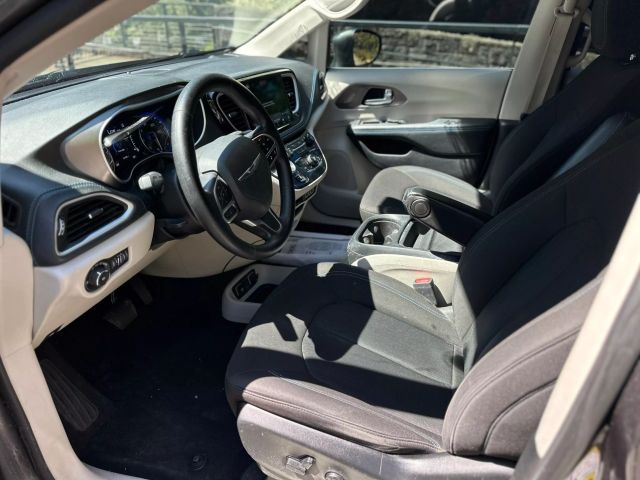 2021 Chrysler Pacifica - Image 8