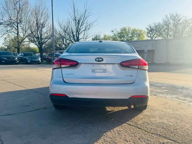 2018 Kia Forte - Image 8