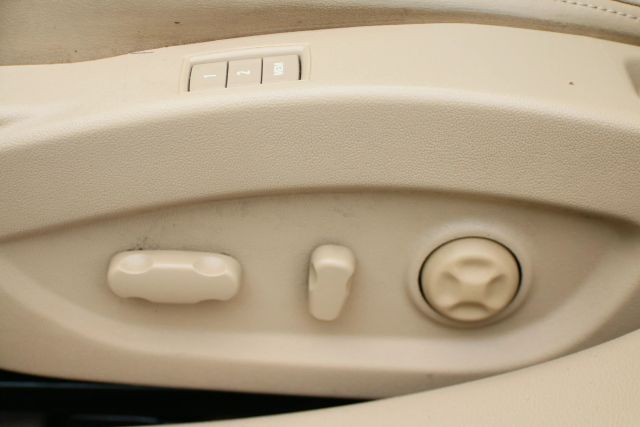 2012 Buick Lacrosse - Image 12