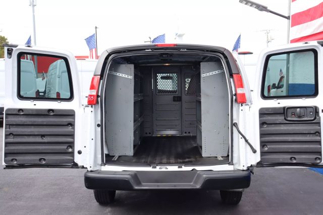 2018 Chevrolet Express 2500 Cargo - Image 4