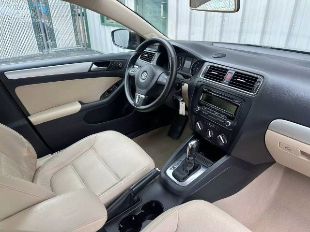 2014 Volkswagen Jetta - Image 21