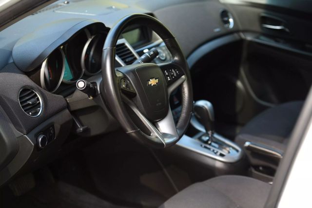 2012 Chevrolet Cruze - Image 16