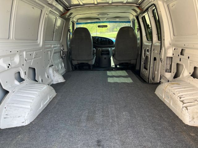 2005 Ford E150 Super Duty Cargo - Image 40