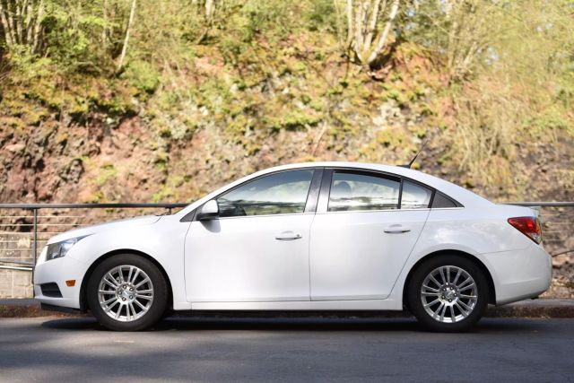 2012 Chevrolet Cruze - Image 2