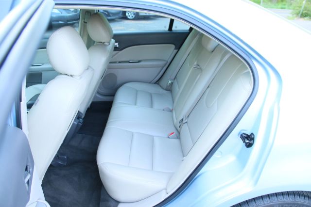 2011 Ford Fusion - Image 15
