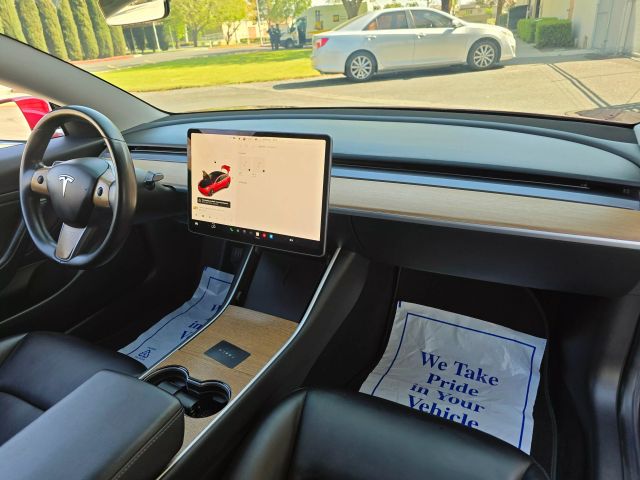 2018 Tesla Model 3 - Image 26