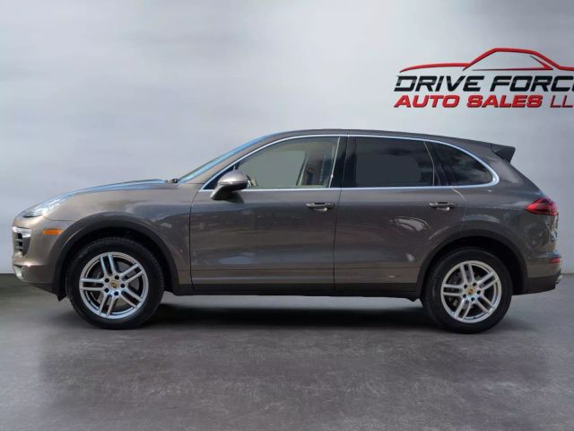 2016 Porsche Cayenne - Image 2