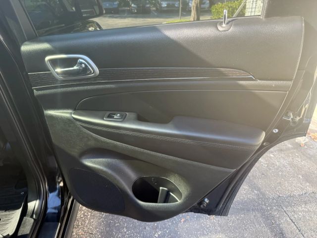 2018 Jeep Grand Cherokee - Image 28