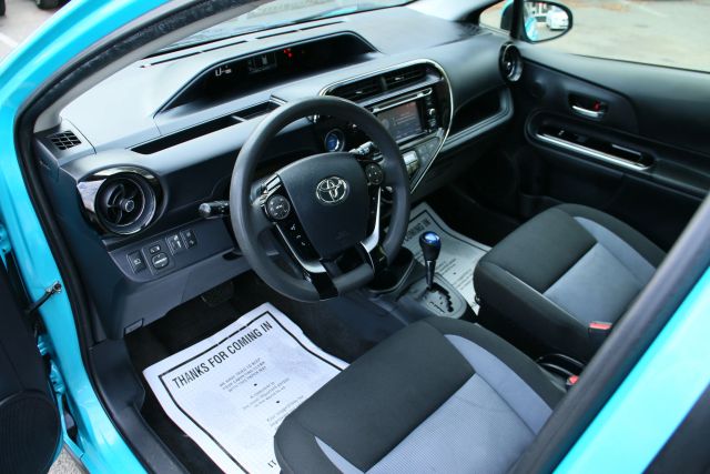2018 Toyota Prius C - Image 15