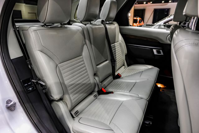 2017 Land Rover Discovery Hse Luxury Sport Utility 4d - Image 37