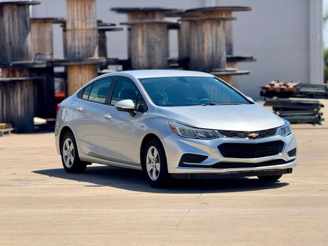 2016 Chevrolet Cruze - Image 2