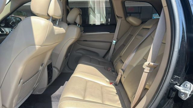 2018 Jeep Grand Cherokee - Image 30