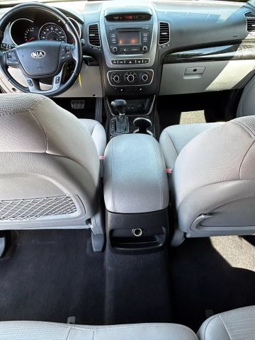2014 Kia Sorento - Image 15