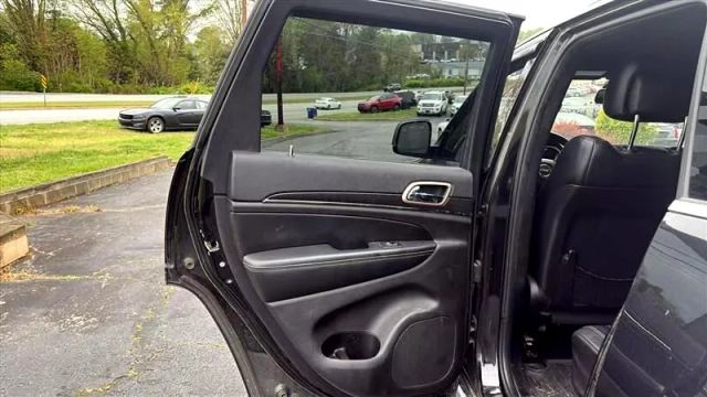 2015 Jeep Grand Cherokee - Image 12