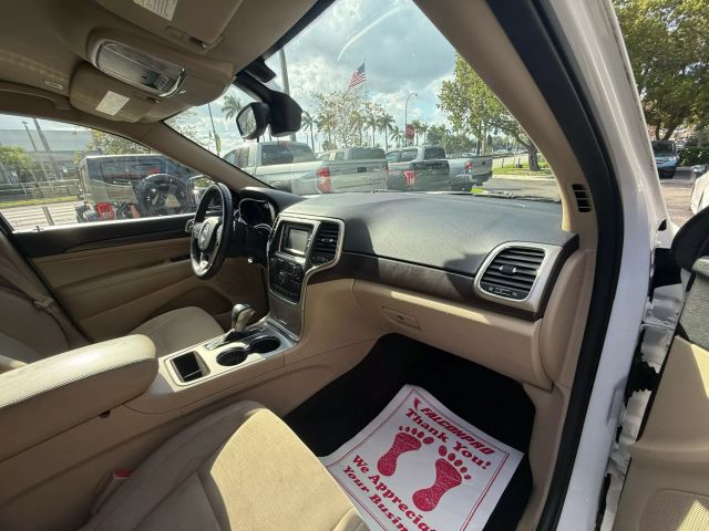 2017 Jeep Grand Cherokee - Image 23