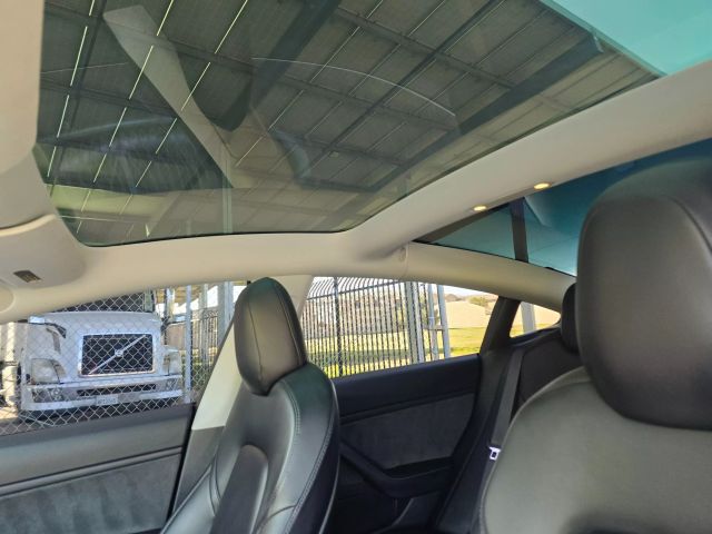 2018 Tesla Model 3 - Image 15