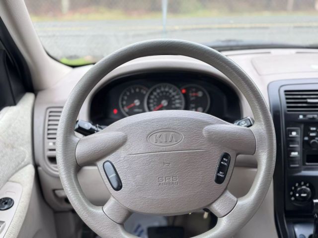 2005 Kia Sedona Ex Minivan 4d - Image 12