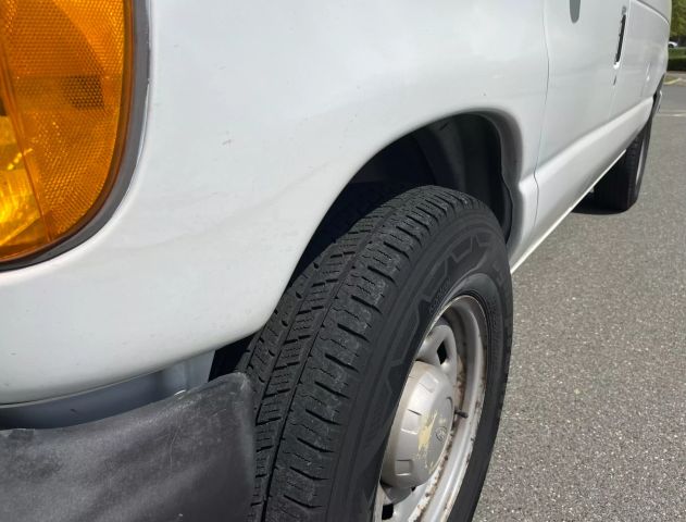 2005 Ford E150 Super Duty Cargo - Image 19