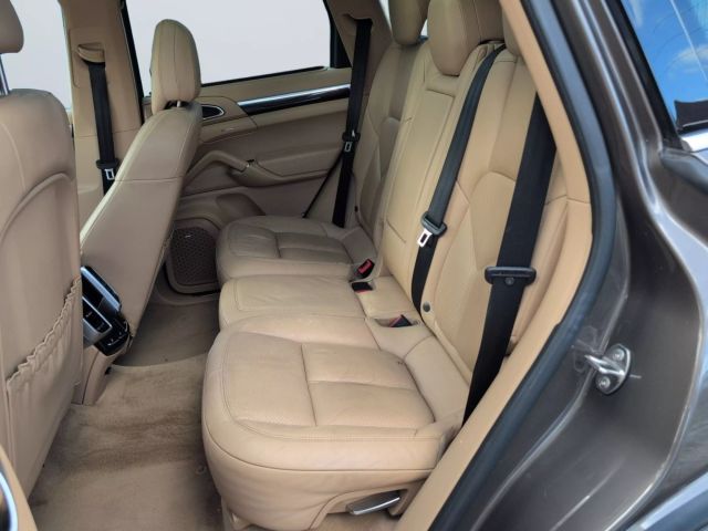 2016 Porsche Cayenne - Image 13