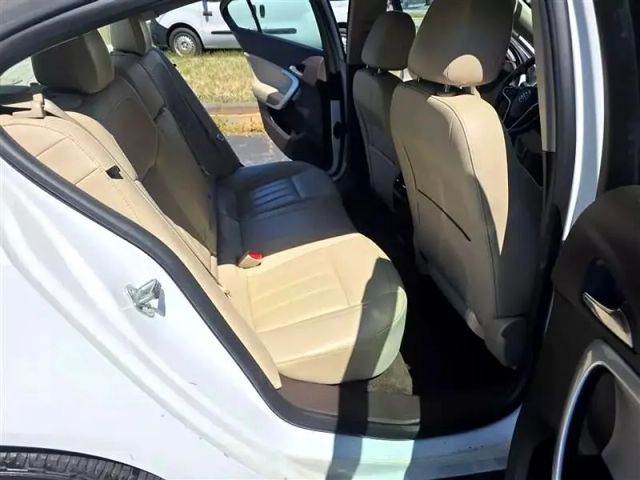 2016 Buick Regal - Image 18