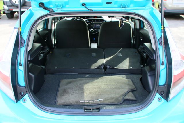 2018 Toyota Prius C - Image 36
