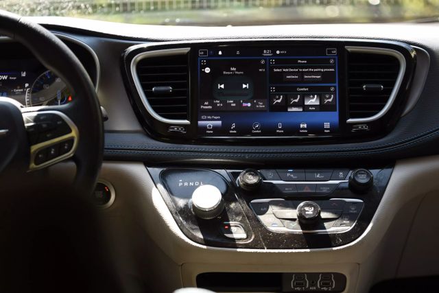 2021 Chrysler Pacifica - Image 15