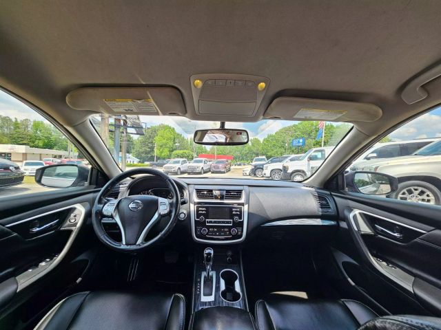 2018 Nissan Altima - Image 12