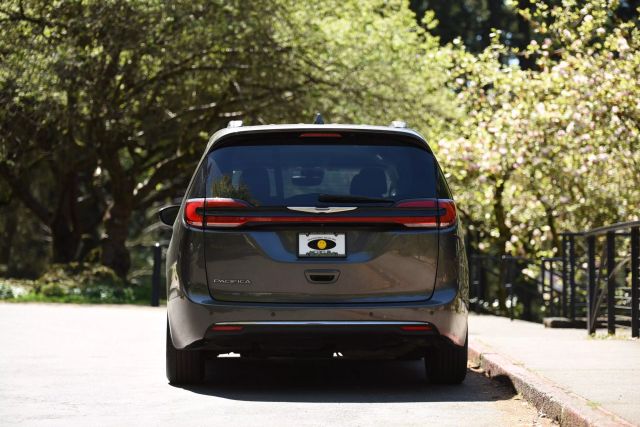 2021 Chrysler Pacifica - Image 12