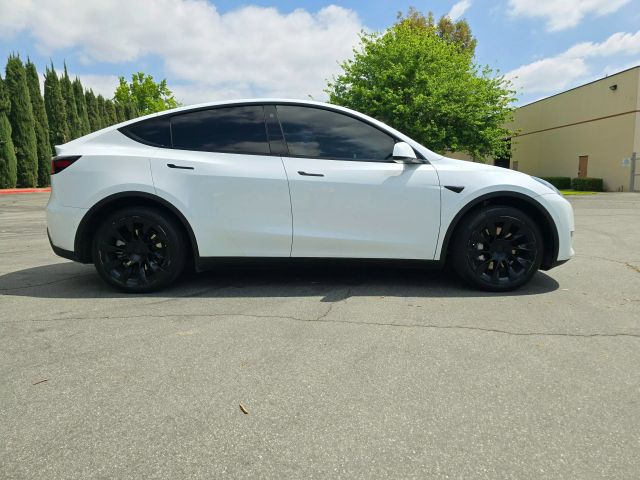 2022 Tesla Model Y - Image 4