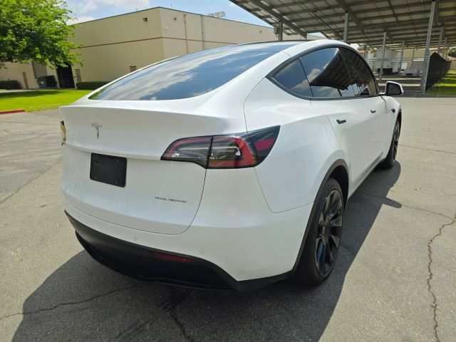 2022 Tesla Model Y - Image 8