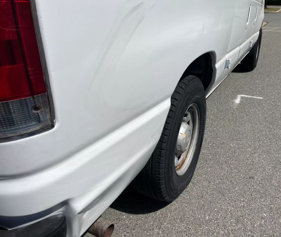 2005 Ford E150 Super Duty Cargo - Image 16