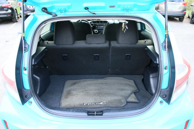2018 Toyota Prius C - Image 28