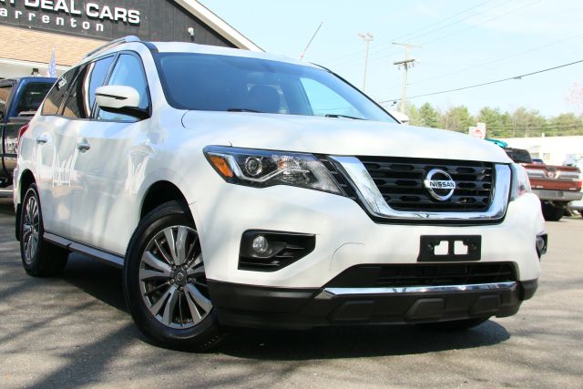 2017 Nissan Pathfinder - Image 1